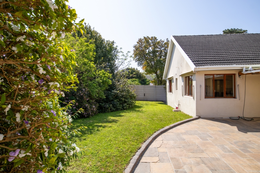 To Let 4 Bedroom Property for Rent in Meadowridge Western Cape